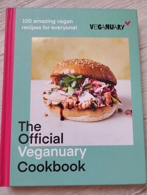 NEW The Official Veganuary Cookbook: 100 amazing vegan recipes for everyone!